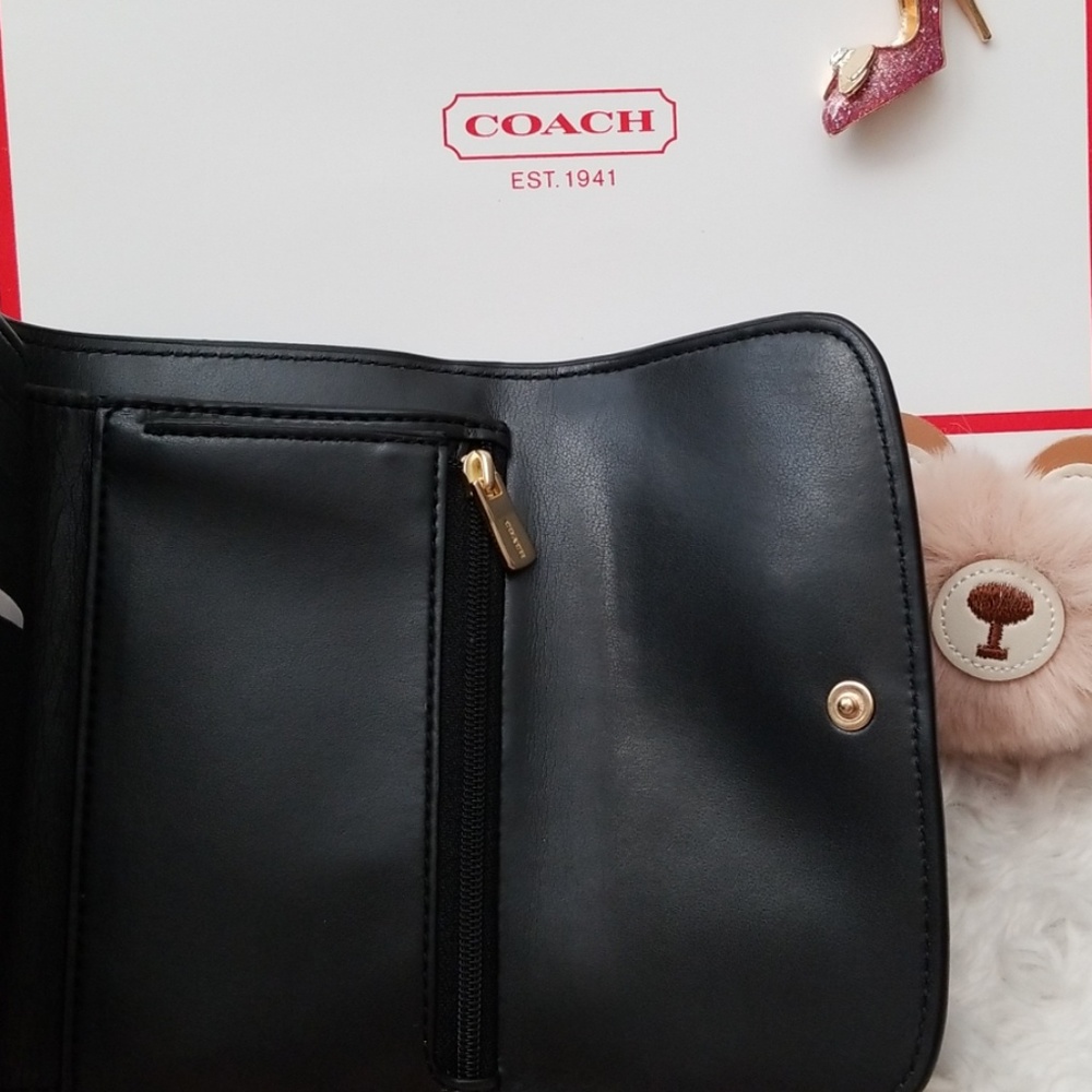 Coach Medium Envelope Wallet - Picture 4 of 8